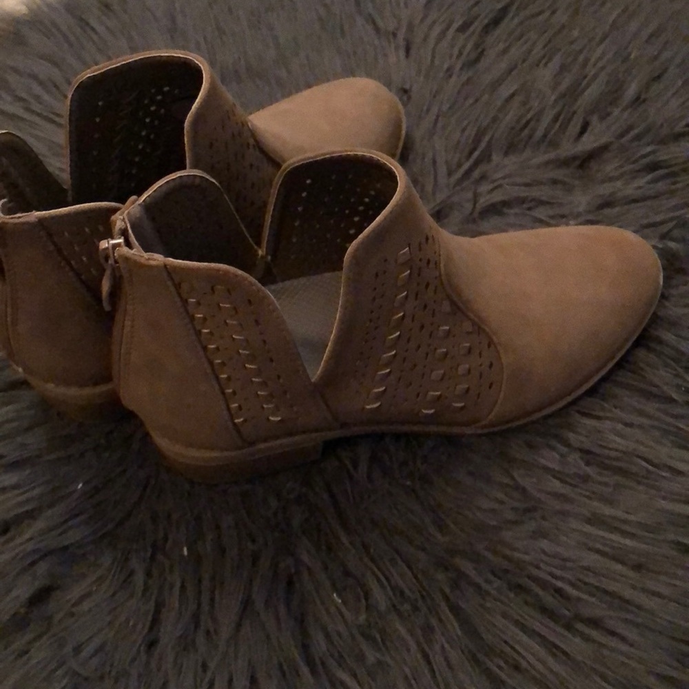 cute boots!